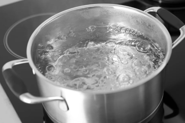 Agua hirviendo con detergente
